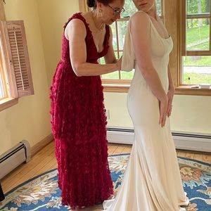 MAC DUGGAL Floral Appliqué Ruffle Tiered Column Gown in Deep Red Size US 6